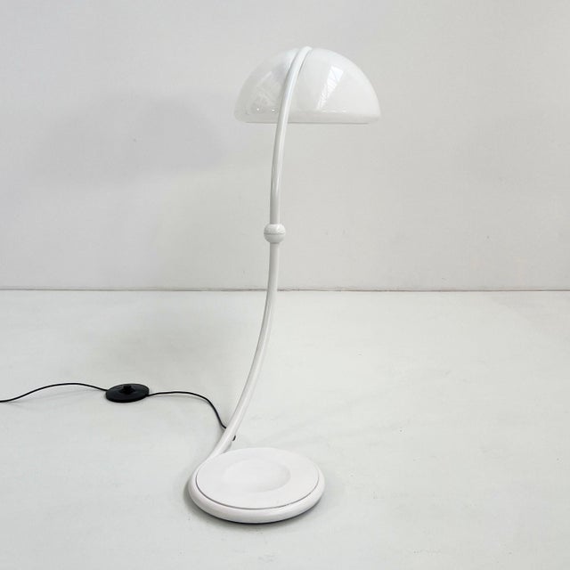 Martinelli Luce White Serpente Floor Lamp by Elio Martinelli for Martinelli Luce, 1970s For Sale - Image 4 of 11