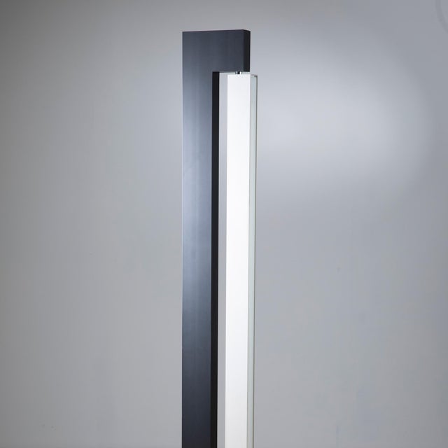 The Ara floor lamp is a contemporary masterpiece of Italian lighting, designed by Ilaria Marelli for the prestigious brand...