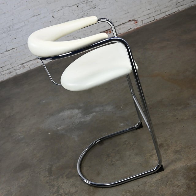 1980’s Bauhaus White Vinyl & Chrome Model Ss33 Cantilever Barstool by Anton Lorenz for Thonet For Sale - Image 6 of 12