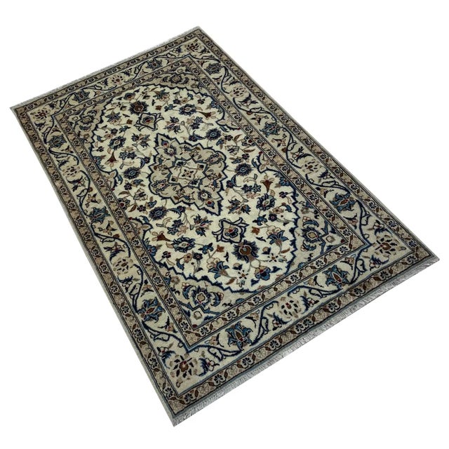 Middle Eastern Rug in Wool For Sale - Image 3 of 6