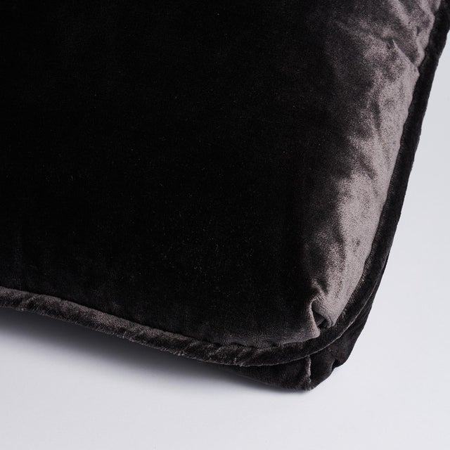 This pillow features Venetian Silk Velvet with a knife edge finish. The ultimate in sumptuous luxury, our gorgeous silk...