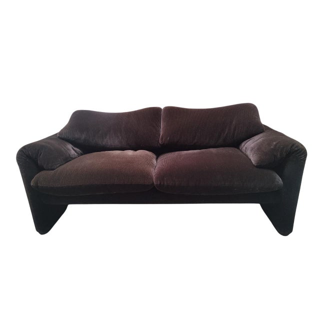 The Maralunga two-seat sofa for Cassina, designed by Vico Magistretti in 1973, features enveloping lines, curved armrests...