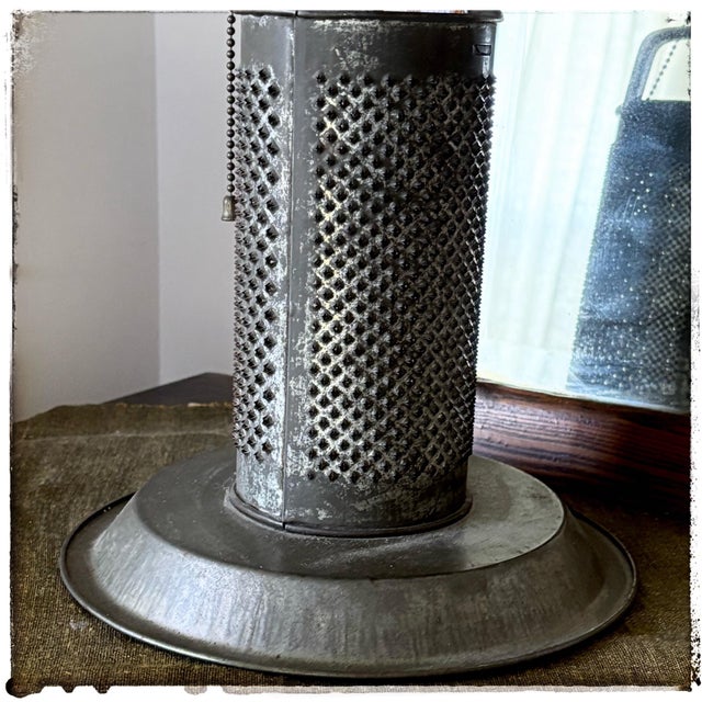 2000 - 2009 Primitive Table Lamp - Irvin's Country Tinware Kettle Black For Sale - Image 5 of 12