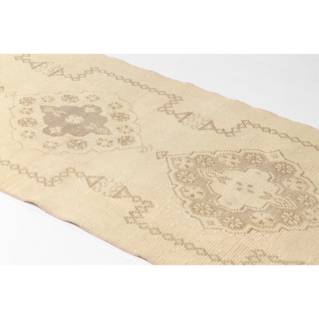 1960s Neutral Geometric Anatolian Runner For Sale - Image 4 of 10