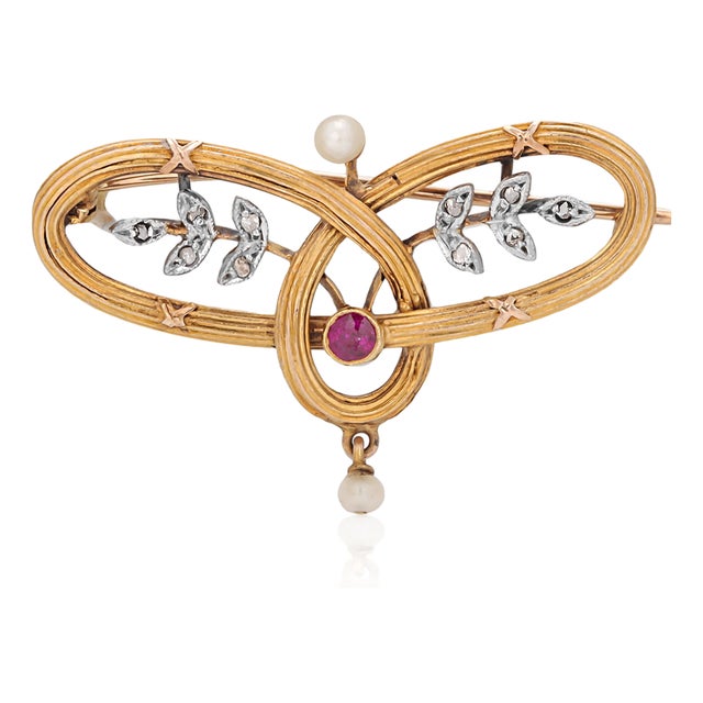 Vintage 1.20 Inch Brooch Diamond 0.30 Carat Platinum Gold Pearl Ruby For Sale