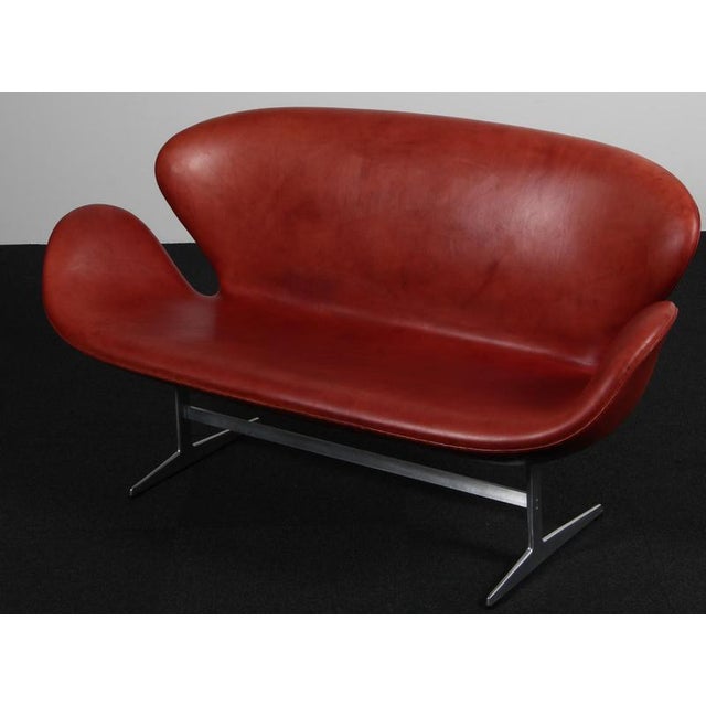 Arne Jacobsen designer 1958 for the Grand Hotel in Copenhagen. Manufactured by Fritz Hansen. Original patinated full grain...