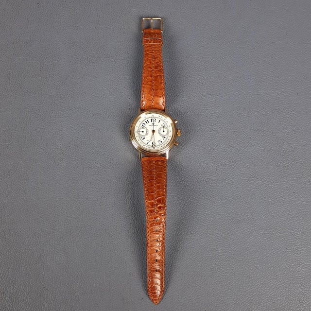 An elegant pryngeps "come back" chronograph from the 1990s. This watch combines the aesthetics of vintage 1940s...