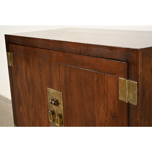 Henredon Mid-Century Hollywood Regency Campaign Oak and Brass Buffet Server or Bar Cabinet For Sale - Image 12 of 17