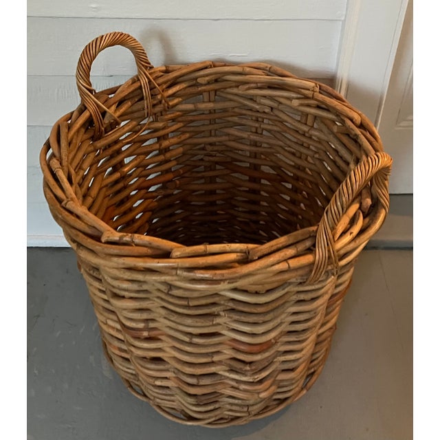 Tan Large English Woven Wicker Log or Kindling Basket for the Fireplace Hearth For Sale - Image 8 of 11