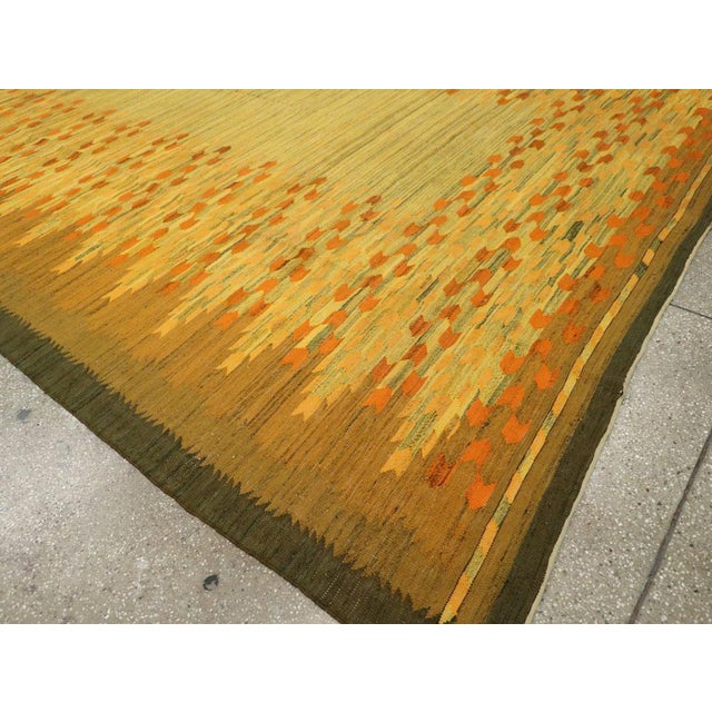 Galerie Shabab Collection Mid-20th Century Vintage Swedish Scandinavian Flatweave Kilim Room Size Carpet For Sale In New York - Image 6 of 8