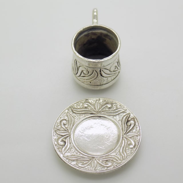 Vintage Italian Handmade Genuine Silver Coffee Cup and Saucer Dollhouse Miniature, 1970s, Set of 2 For Sale - Image 4 of 11