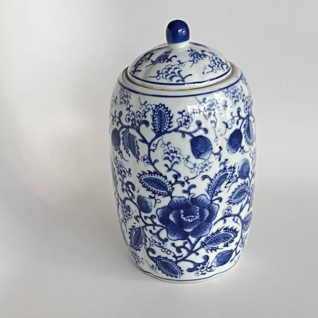 Vintage Blue & White Chinoiserie Lidded Ginger Jar Floral Chinese Guan-Style Porcelain For Sale - Image 11 of 11