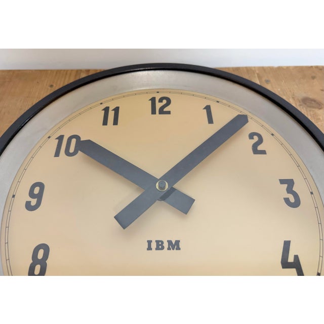Industrial Black Factory Wall Clock from IBM, 1950s For Sale - Image 10 of 15