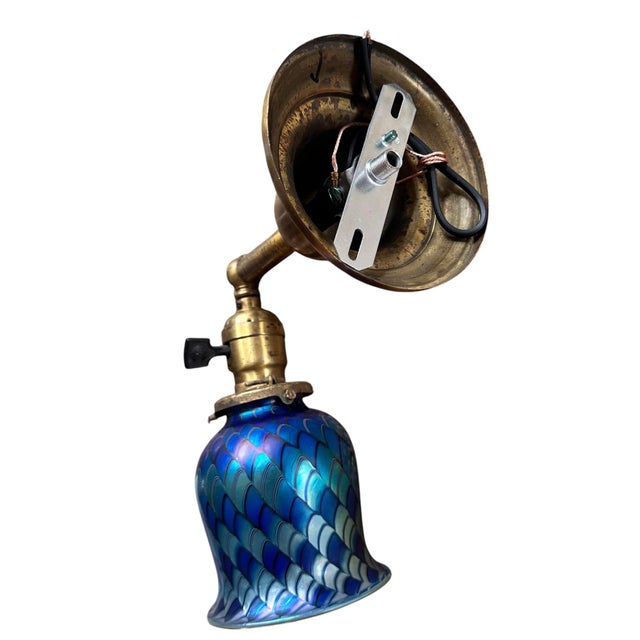 Metal 1970s Signed Orient and Flume Pulled Feather Pattern Art Glass Shades on Old Brass Sconces, Original Patina - Set of 4 For Sale - Image 7 of 8
