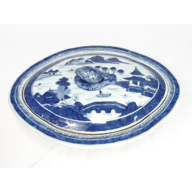 Late 19th Century Antique Chinese Export Porcelain Canton Pattern Covered Vegetable Dish For Sale - Image 5 of 15