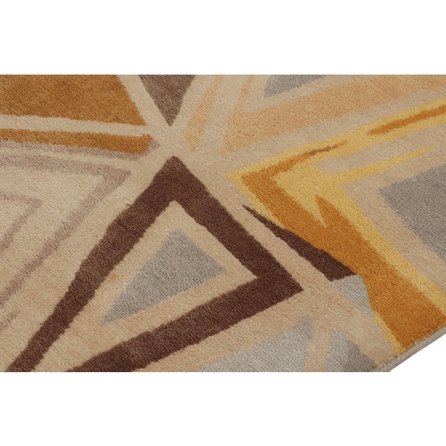 Rug & Kilim’s Mid-Century Modern Style Runner Rug in Geometric Pattern For Sale In New York - Image 6 of 7