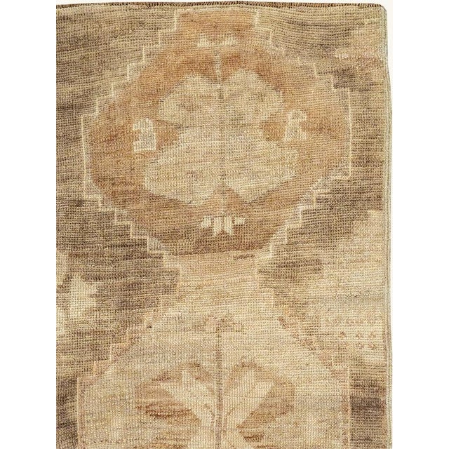 Rustic Galerie Shabab Collection Mid-20th Century Turkish Anatolian Accent Rug For Sale - Image 3 of 10