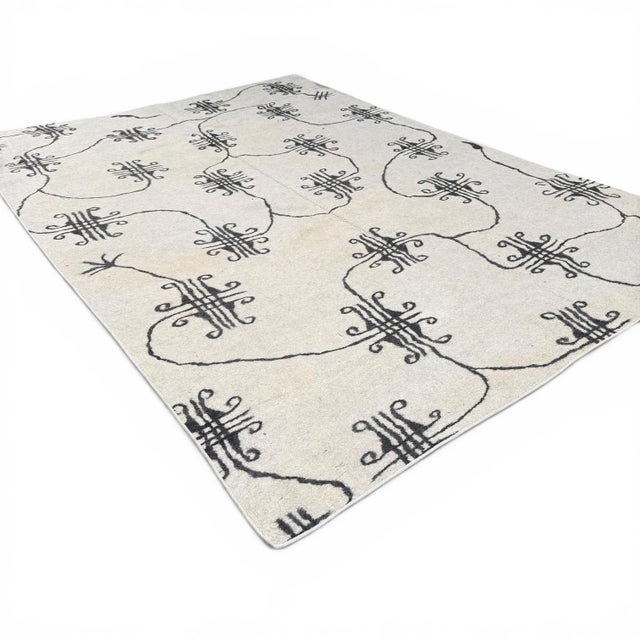 Asian Modern Central Asian Felt Rug | Black Tribal Motif | 10x15 For Sale - Image 3 of 6