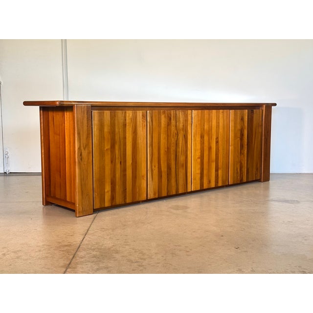 1970s Walnut Sideboard by Mario Marenco for Mobilgirgi, 1970s For Sale - Image 5 of 17