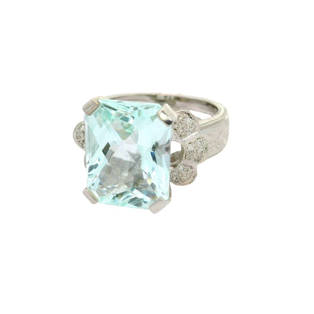 A striking cocktail ring that commands attention! This contemporary piece showcases a magnificent 8.11-carat aquamarine,...