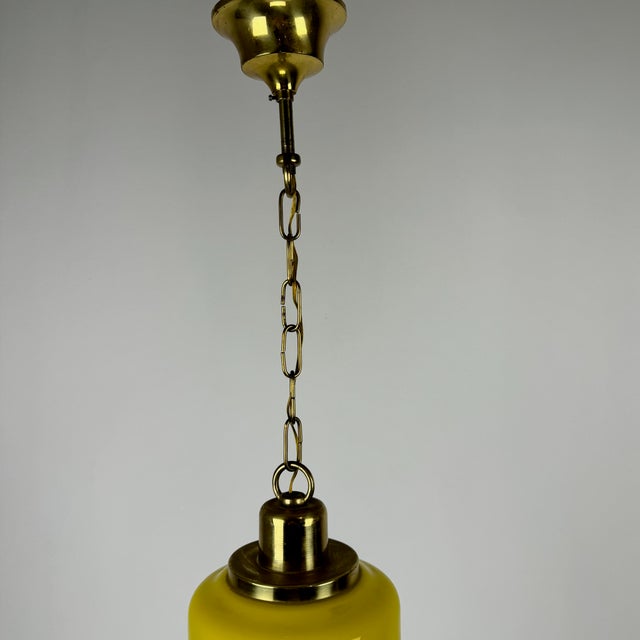 Mid-Century Yellow and White Glass and Brass Pendant Lamp, Italy, 1960s For Sale - Image 4 of 8