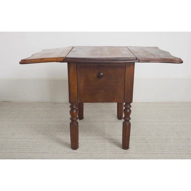 Antique French Extendable Pembroke Drop Leaf Table in Walnut Veneer, 1920s For Sale - Image 6 of 11