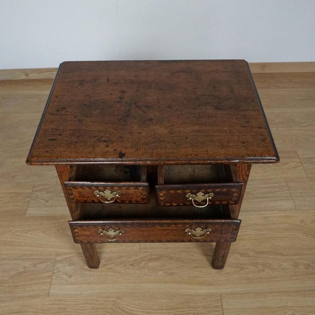 George II Oak and Elm Side Table, 1740s For Sale - Image 4 of 12