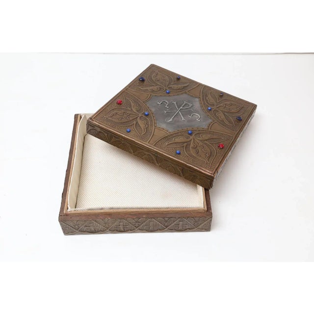 1910s French Jeweled Art Nouveau Repoussé Box Attributed to Alfred Daguet For Sale - Image 5 of 8