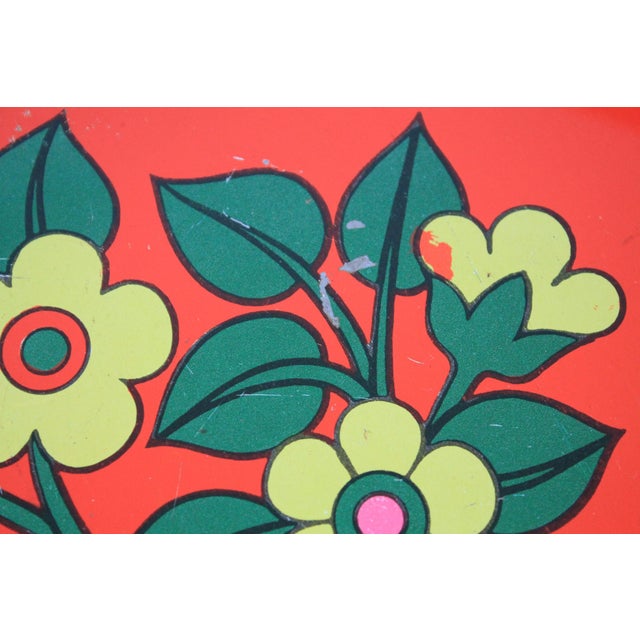 Vintage 1970s Round Red Metal Serving Tray Featuring a Bright "Flower Power" Floral Pattern For Sale - Image 4 of 9