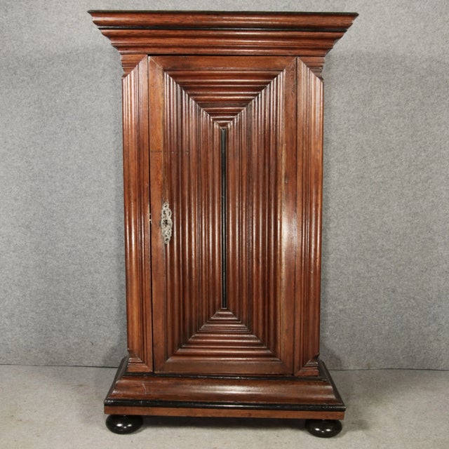 Antique Frankfurt Wave Cabinet in Oak, 1750 For Sale - Image 12 of 18