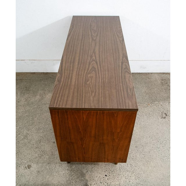 1960s 1960s Mid Century Modern Desk Walnut Executive Office 4 Drawer Vintage Brass Restored For Sale - Image 5 of 10
