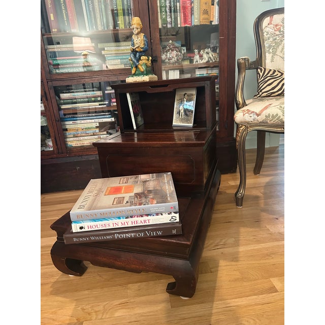 Chinoiserie Vintage 1940s Hollywood Regency Ming Style Mahogany Step Chest / Chinoiserie Library/Commode Stairs For Sale - Image 3 of 16