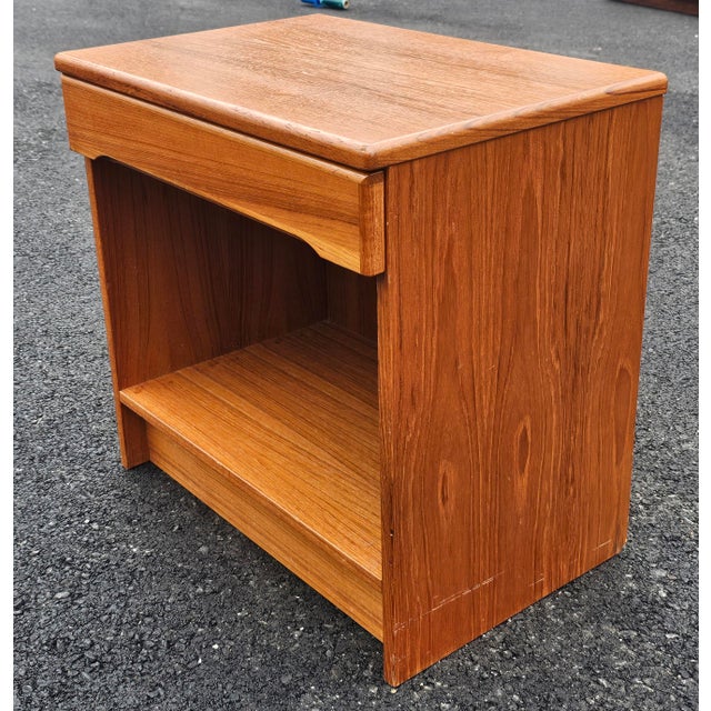 Mid-Century Modern 1970s Danish Modern Teak Single Drawer Bedside Table For Sale - Image 3 of 10