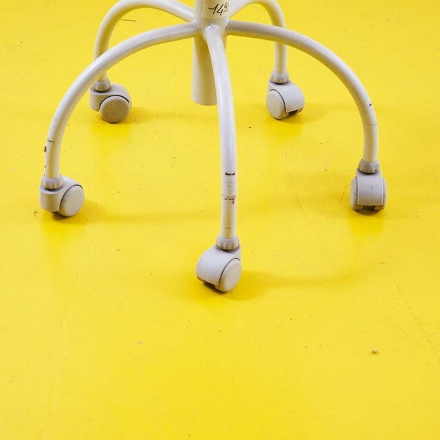 Modern Design Chair in Yellow Plastic, in Good conditions. Designed from 2000 This piece is attributed to the mentioned...
