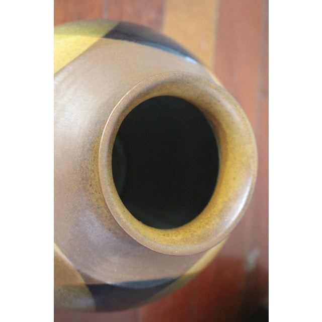 Vintage Mid 20th Century Pottery Craft Usa Robert Maxwell Style Vases - A Pair For Sale - Image 9 of 13