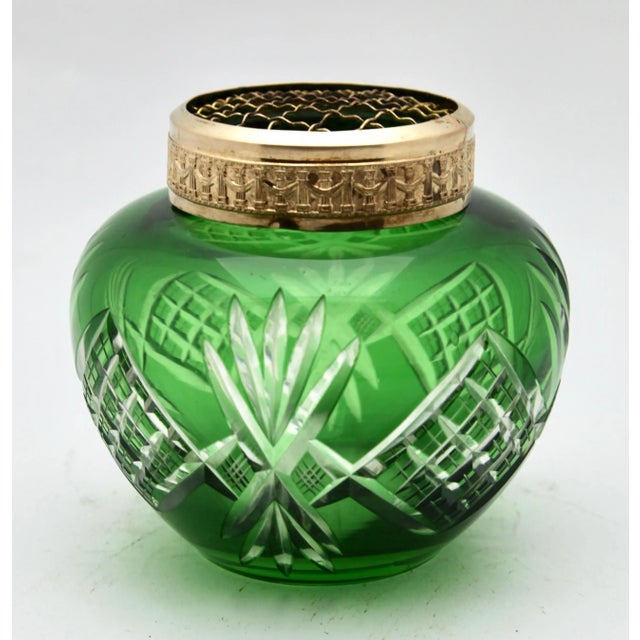 1960s Bohemian Pique Fleurs Vase in Bright Green Cut-to-Clear Crystal with Grille For Sale - Image 5 of 11