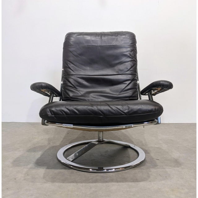 Space Age Swivel Lounge Chair from Leolux, 1970s For Sale - Image 3 of 9