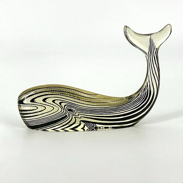 Abraham Palatnik Vintage MCM Abraham Palatnik Lucite Whale Figurine Mid Century Sculpture For Sale - Image 4 of 5