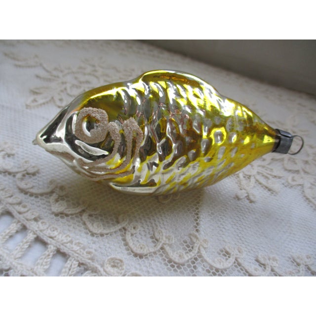 This Beautiful Vintage Christmas Hand blown Mercury glass Yellow w/ Mica Fish Feather Tree Ornament features green paint,...