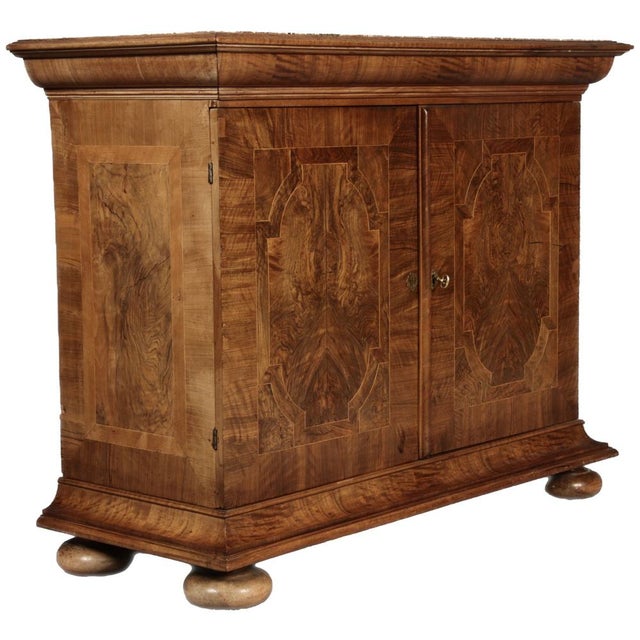 The cabinet is probably from around 1740 and the origin is probably Switzerland of western Switzerland Height approx. 99...