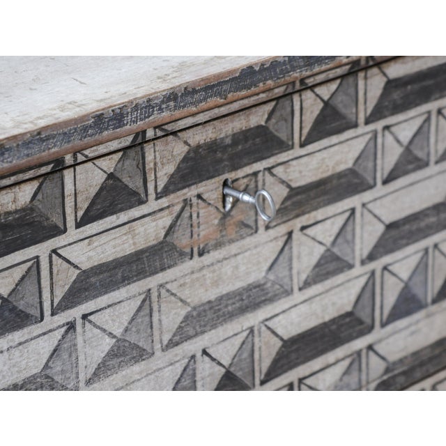 Neoclassical French Bedside Tables with Pattern in a Cream and Grey Patina, Set of 2 For Sale - Image 10 of 15