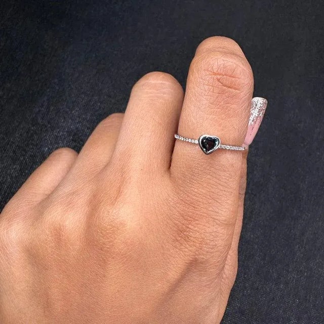 18k Solid Gold Blue Sapphire Heart Promise Ring Size 7 ( All Sizes Available ) For Sale In New York - Image 6 of 13