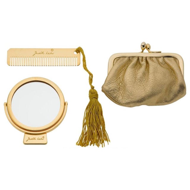 A flourishing tribute to nature’s abundance, this Vegetable Basket Farm Fresh minaudiere brings the beauty of the garden...