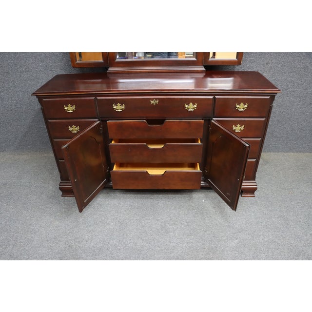 Late 20th Century Kincaid Mahogany Dresser With Mirror For Sale - Image 5 of 13