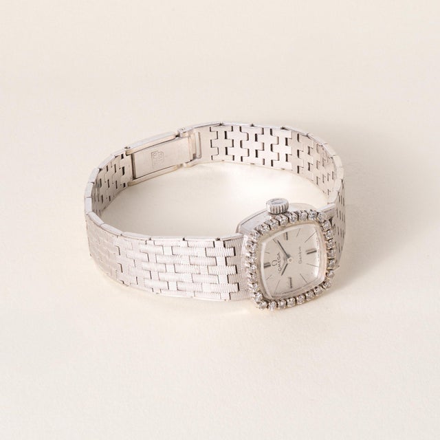 This is a gorgeous vintage ladies’ Omega Genève cocktail wristwatch in solid 18K gold, dating to the 1950s, with a classic...