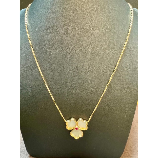 Introducing the Mauboussin Paris 18Kt Yellow Gold Vintage Mother of Pearl Clover Pendant. This stunning piece is a signed...