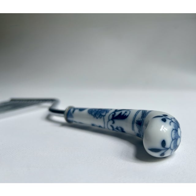 Mid 20th Century Japanese Blue Danube Porcelain Cake Breaker For Sale - Image 17 of 18