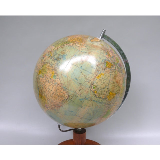 Illuminated Political Terrestrial and Celestial Globes from Räth, 1950s, Set of 2 For Sale - Image 18 of 18