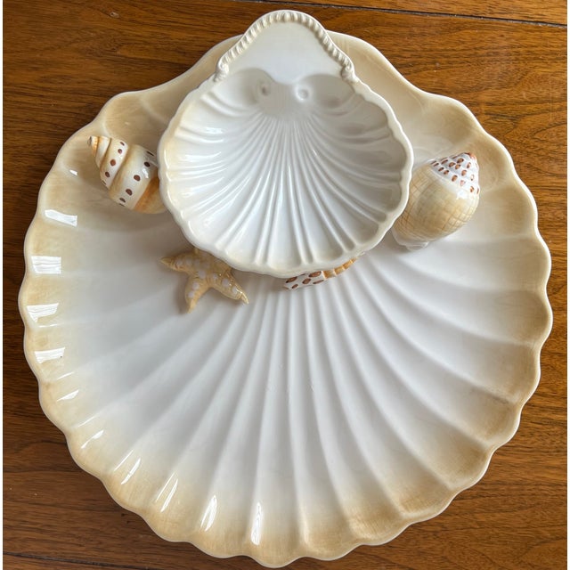 This fabulous shell-form serving platter features 'tromp L'oiel' shells and a shell sauce dish. Made in Italy by The Mane...