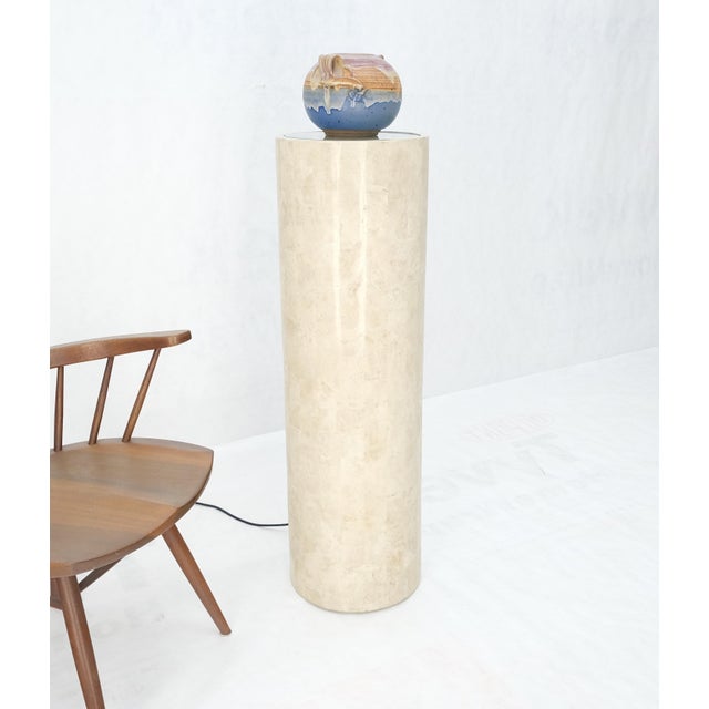 Turning Top Lighted Electrified Tessellated Marble Round Pedestal Stand For Sale - Image 6 of 6
